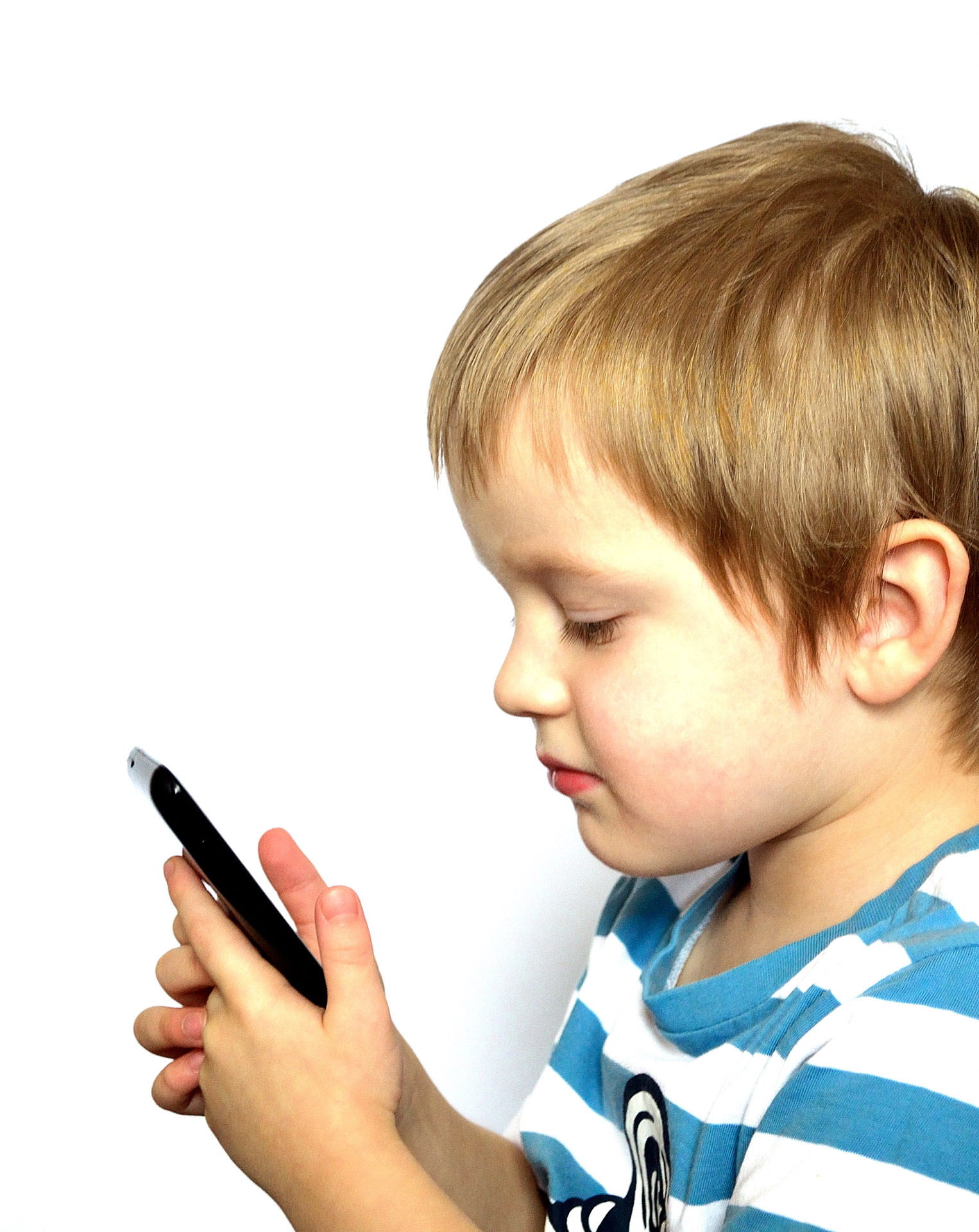 child-and-phone-1330009422EAw.jpg